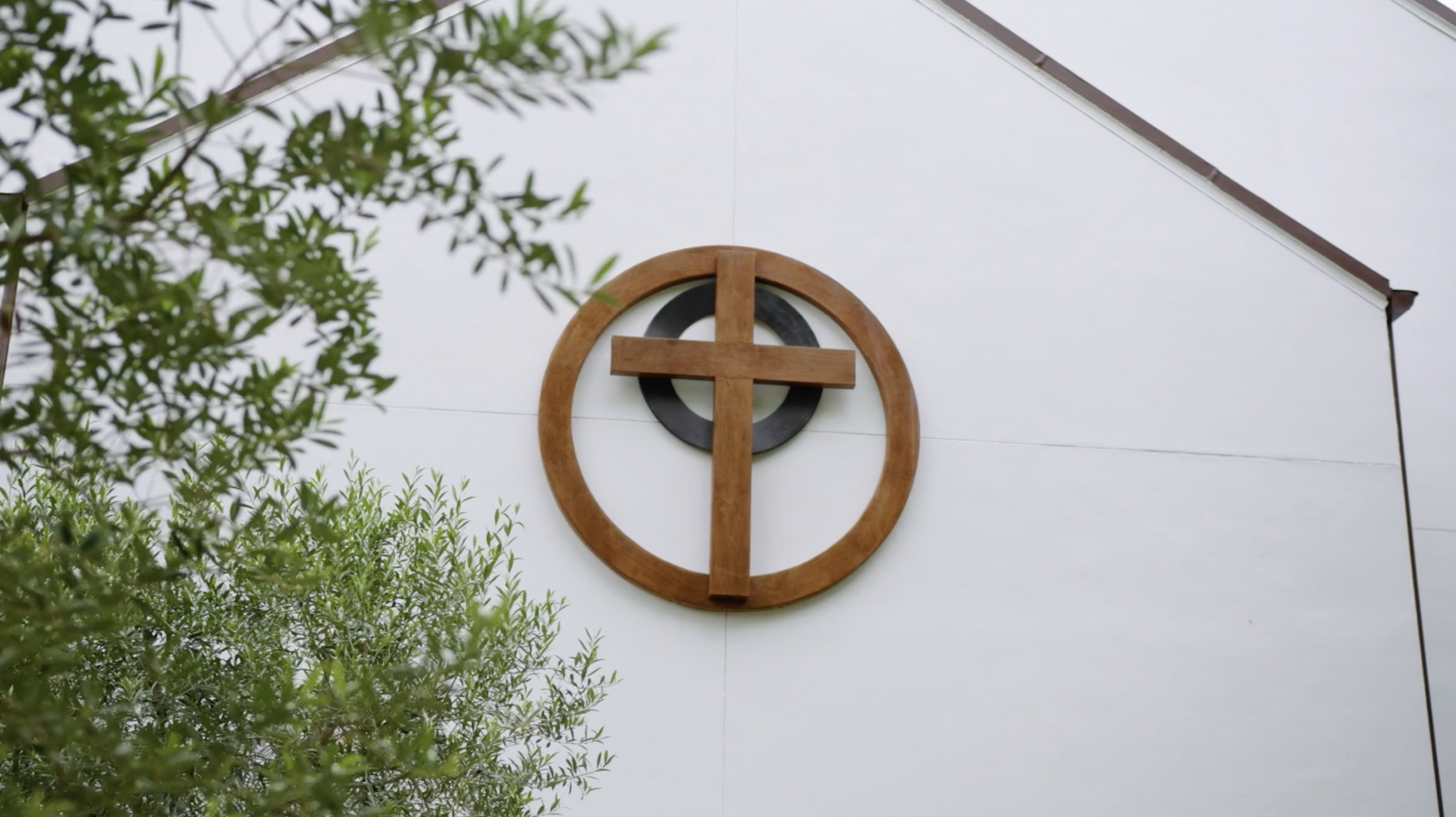 Church of Our Saviour cross and wreath